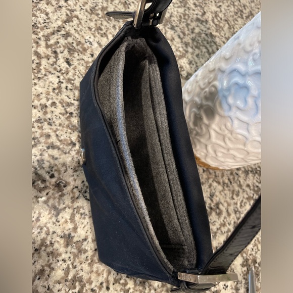 Fendi Baguette - Picture 5 of 8